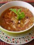 Sopa de repollo con manzana y yogur