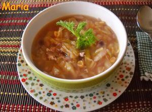 Una foto de Sopa de repollo con manzana y yogur
