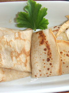 Una foto de Crêpes de queso y salchichas