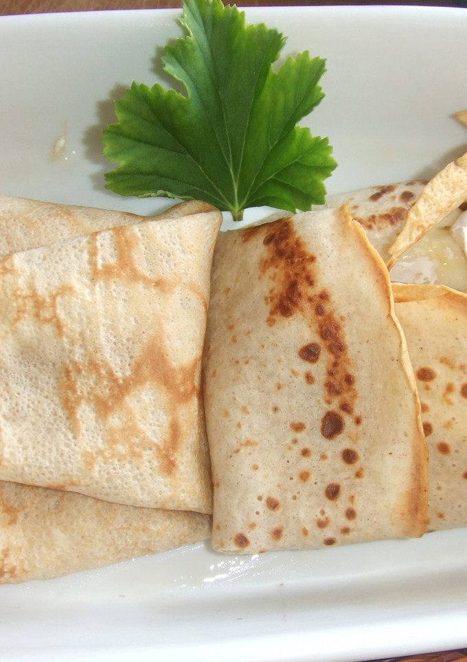 Una foto de Crêpes de queso y salchichas