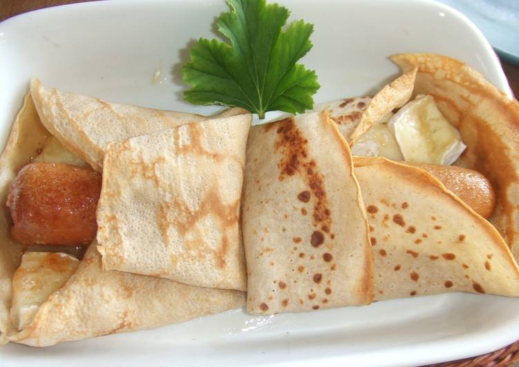 Crêpes de queso y salchichas