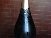 Una foto de cócteles con champagne