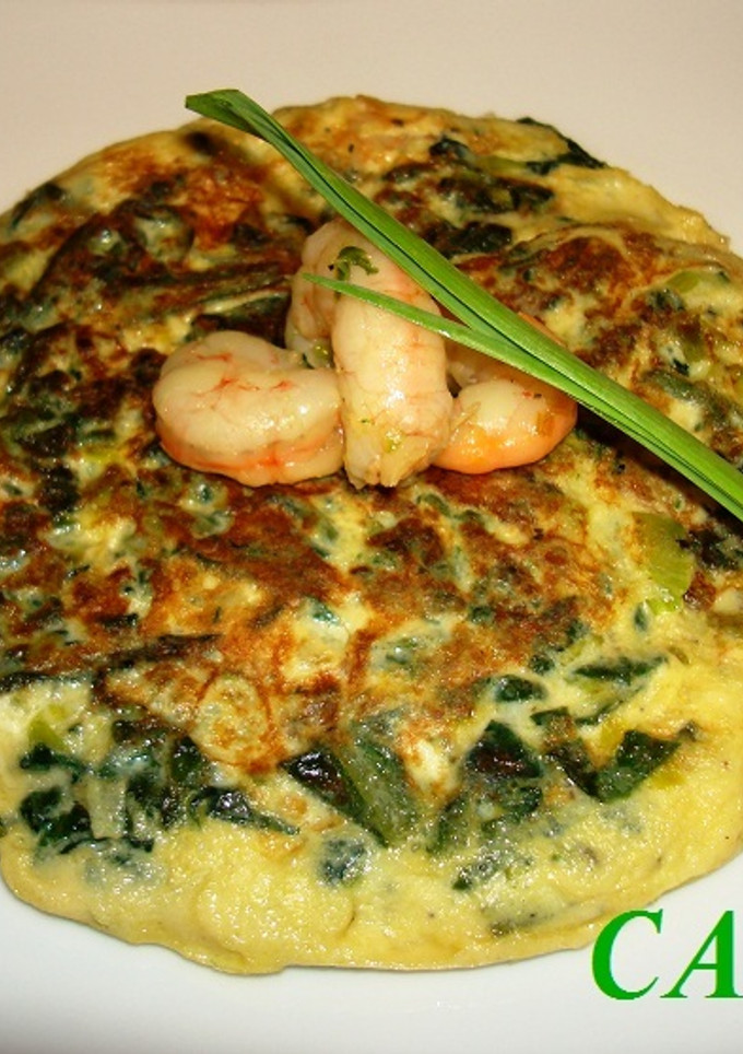 Una foto de Tortilla de acelgas y gambas