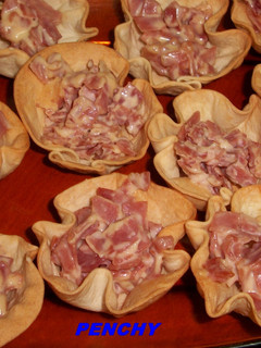 Una foto de Cestitas de bacon con quesitos y nata