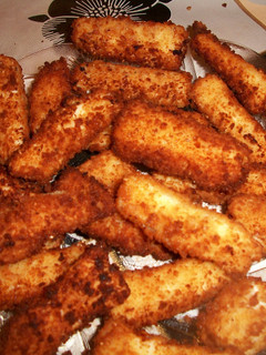 Una foto de Queso fresco crujiente, al ajo y perejil