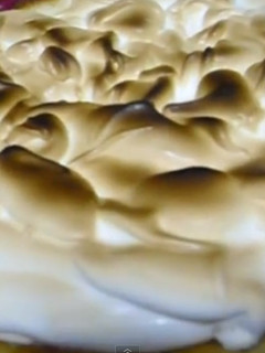 Una foto de Pastel de limón y merengue