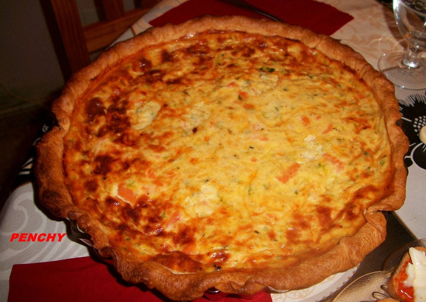 Tarta de verduras con salmón casero en aceite<br />