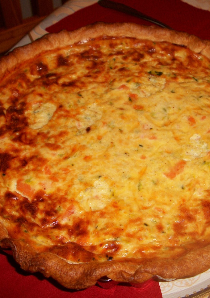 Una foto de Tarta de verduras con salmón casero en aceite