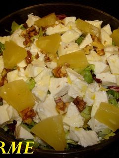 Una foto de Ensalada de aguacate y piña