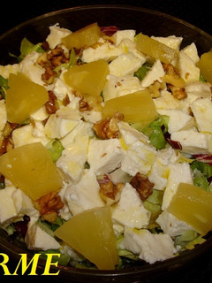 Una foto de Ensalada de aguacate y piña