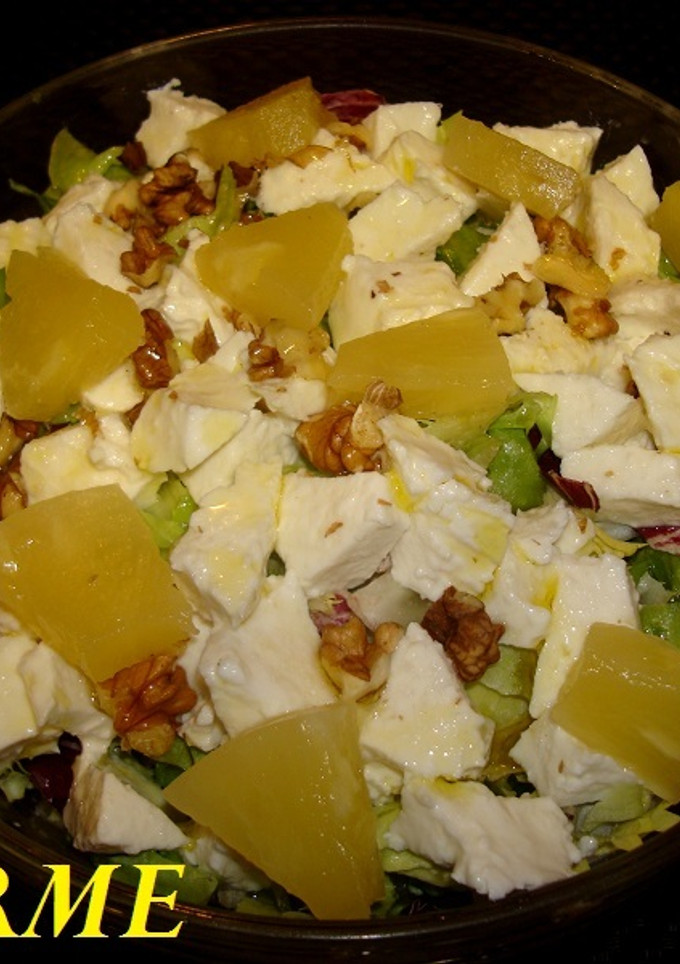 Una foto de Ensalada de aguacate y piña