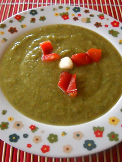 Una foto de Crema de champiñones con acelgas, puerro y apio