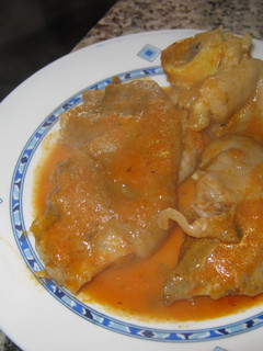 Una foto de Manitas de cerdo en salsa