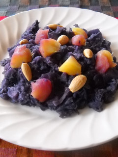 Una foto de Lombarda rehogada con manzana y almendras