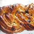 Trenza checa rellena con frutos secos