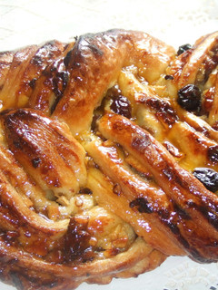 Una foto de Trenza checa rellena con frutos secos