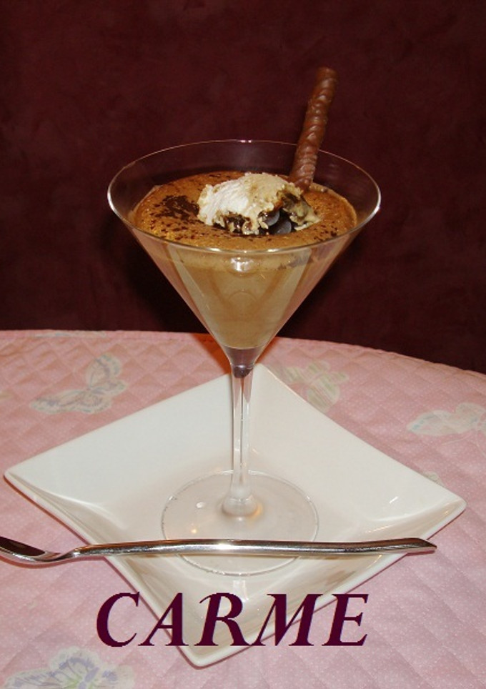 Una foto de Mousse de turrón de praliné de café