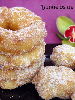 Una foto de Buñuelos de viento con salsa toffe