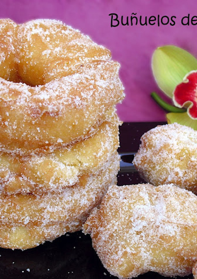 Una foto de Buñuelos de viento con salsa toffe