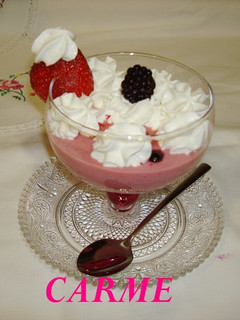 Foto principal de Postre de yogur con frutos rojos