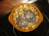 Carrilladas al vino tinto con boletus salteado