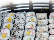 Una foto de california roll