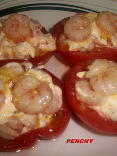Una foto de Tomates Raf rellenos de gambas