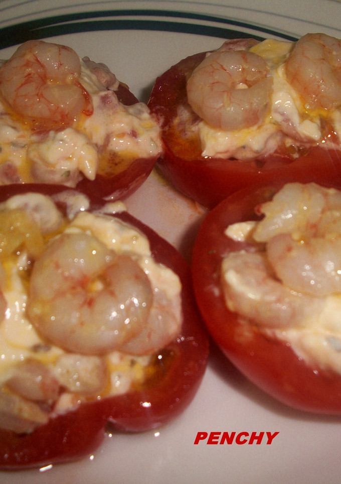 Una foto de Tomates Raf rellenos de gambas