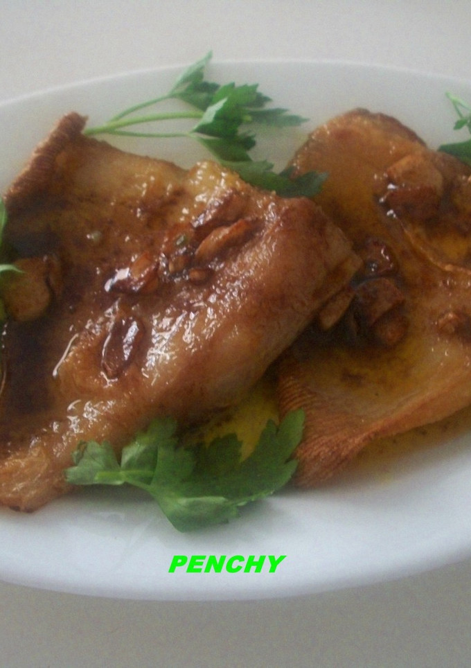 Una foto de Raya frita al pimentón picante de La Vera