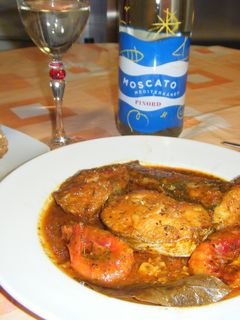 Una foto de Pescada con gambas