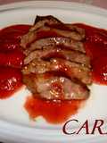 Magret de pato con salsa de fresas