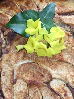 Una foto de Tarta marmolada con manzanas amarillas
