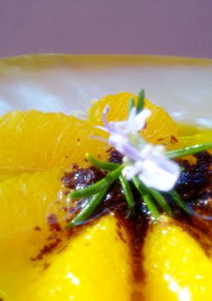 Una foto de Naranjas vírgenes al romero con chocolate