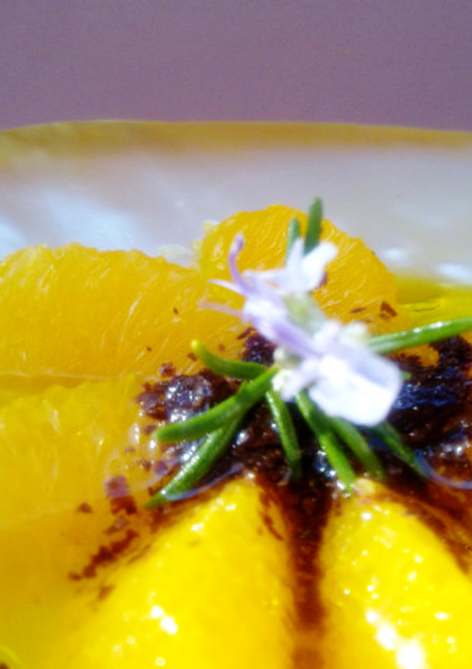 Una foto de Naranjas vírgenes al romero con chocolate