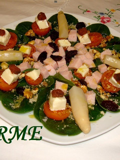 Una foto de Ensalada de espinacas especial y completa