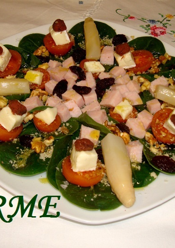 Una foto de Ensalada de espinacas especial y completa
