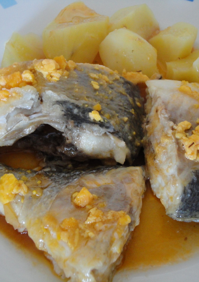 Una foto de Dorada en salsa al estilo menorquín