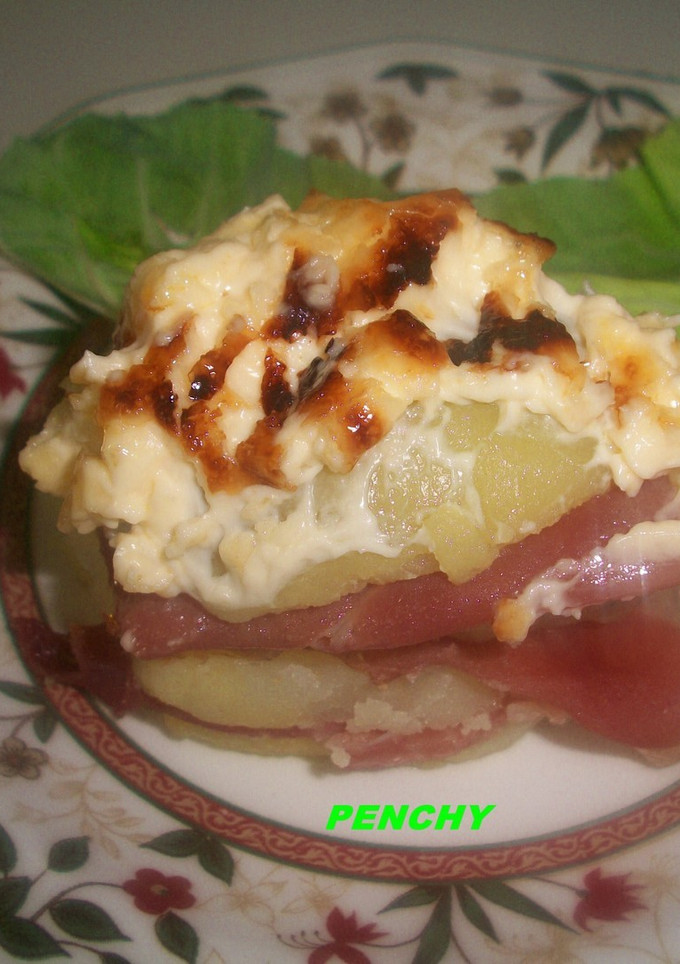 Una foto de Lasaña de jamón ibérico y patatas gratinadas