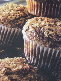 Foto principal de Magdalenas integrales con chocolate y coco