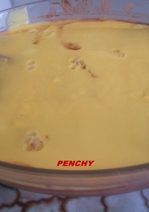 Una foto de Pastel casero de chocolate, flan y galletas