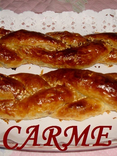 Una foto de Trenzas de hojaldre rellenas de jamón champiñones y pasas