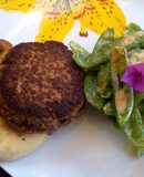 Hamburguesas con sello de coco y tirabeques picantes