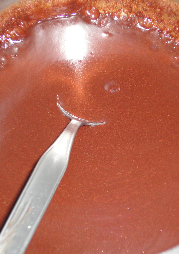 Una foto de Cobertura de chocolate rápida para tartas