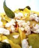 Ravioli a la trufa blanca con requesón fresco y salvia crujiente