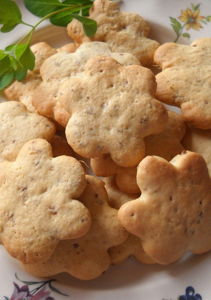 Una foto de Galletas flor con semillas de anís