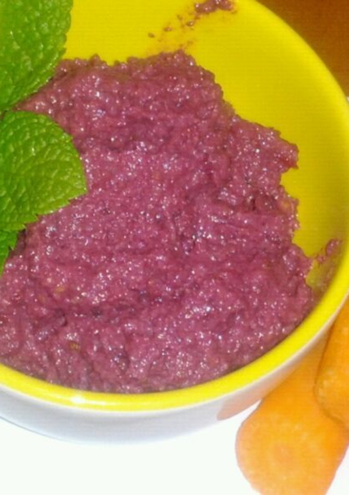 Una foto de Hummus de remolacha