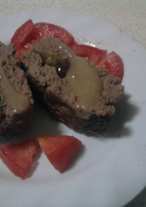 Una foto de Pan de carne con aceitunas negras y aji verde