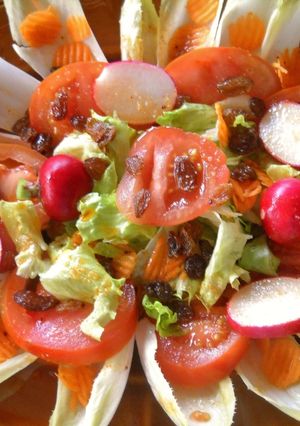 Una foto de Ensalada variada con vinagreta de pimentón y miel