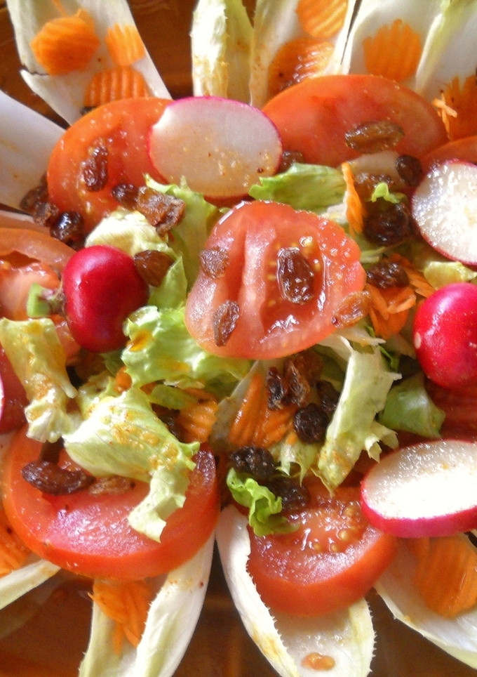 Una foto de Ensalada variada con vinagreta de pimentón y miel
