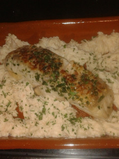 Una foto de Corvina con puré de coliflor